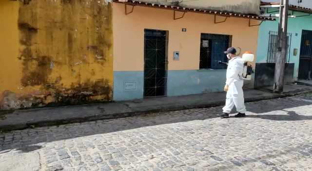 Camacã: Secretaria de Saúde realiza bloqueio espacial de combate a Dengue em ruas da cidade
